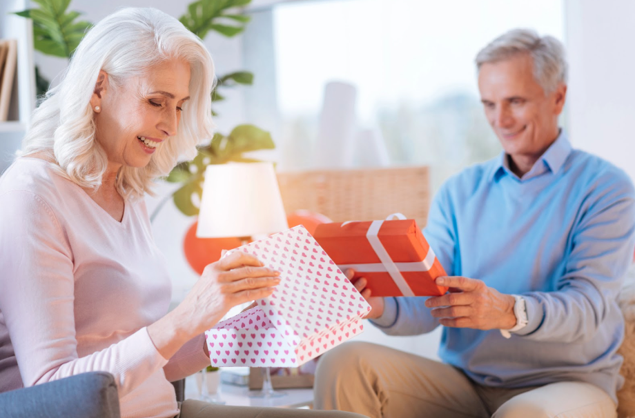 10 Awesome & Unique Holiday Gift Ideas for Grandparents